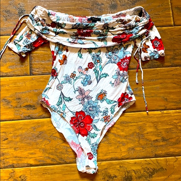 Bundle of Forever 21  and Hollister bodysuit - Picture 3 of 8